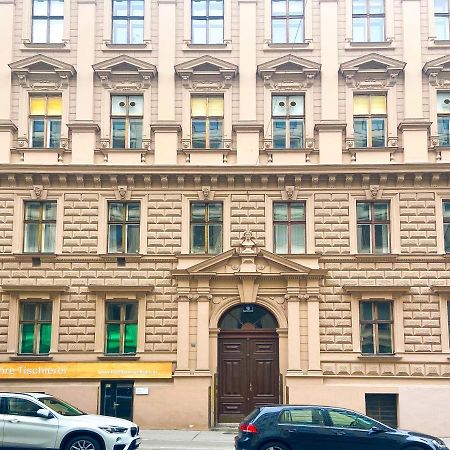 Backpacker Apartment City Center Виена Екстериор снимка