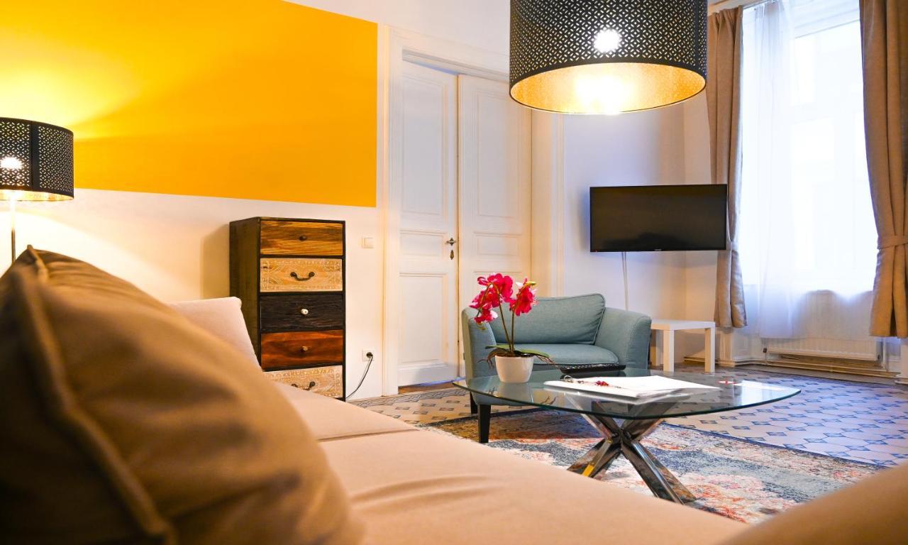 Backpacker Apartment City Center Виена Екстериор снимка