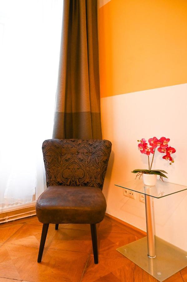 Backpacker Apartment City Center Виена Екстериор снимка